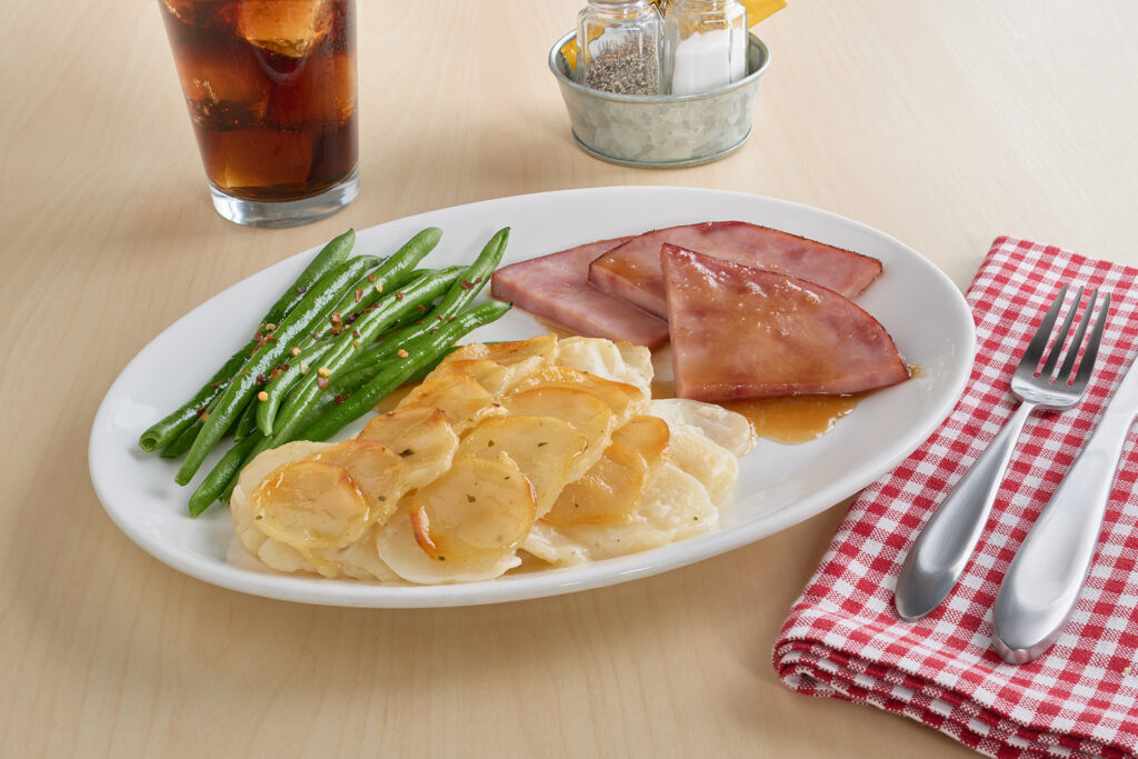 Glazed Ham & Green Beans with Scalloped Potatoes by Idahoan